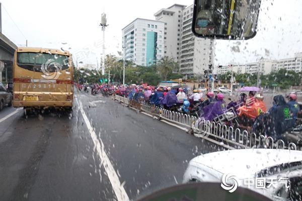 “百里嘉”掀风雨 海南海口等地有中到大雨琼州海峡停航