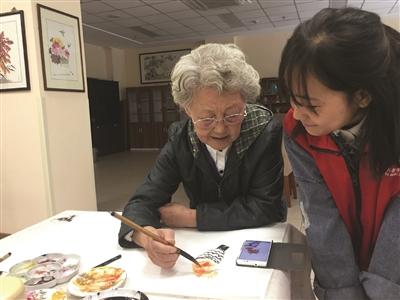 办张“时间存折”服务老人 95后300元月租住进老年公寓