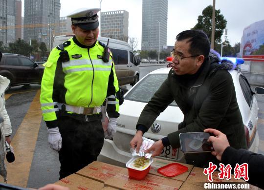 贵阳“抗凝动”：冰雪中最暖心的“生日礼物”