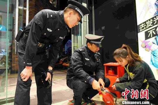 昆明警方投入1.84万名警力大盘查 查获违法人员486人